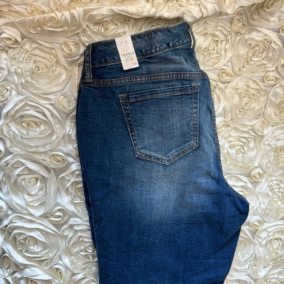 NEW torrid boyfriend jeans - Picture 7 of 10